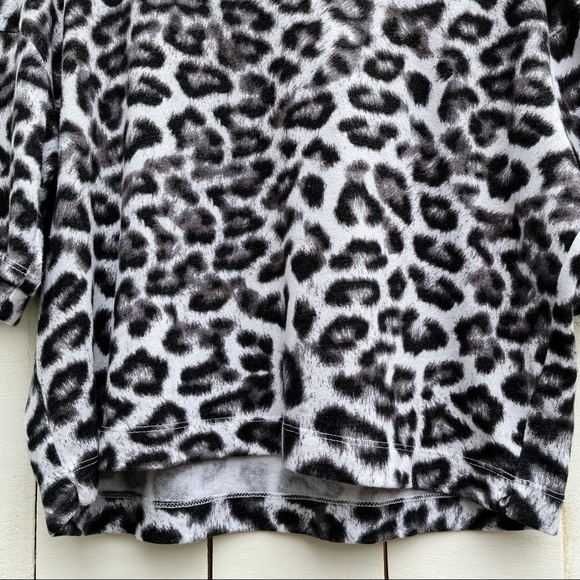 Splendid White Leopard Print Oversized Short Sleeve Top Women’s Small - Picture 3 of 9